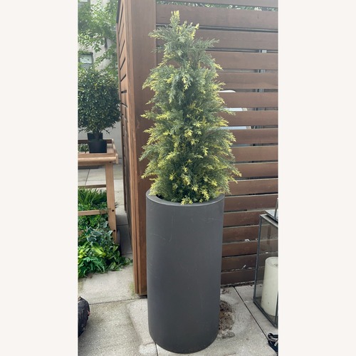 Used Big Planters -  Spanish -  Vondom for sale on AptDeco