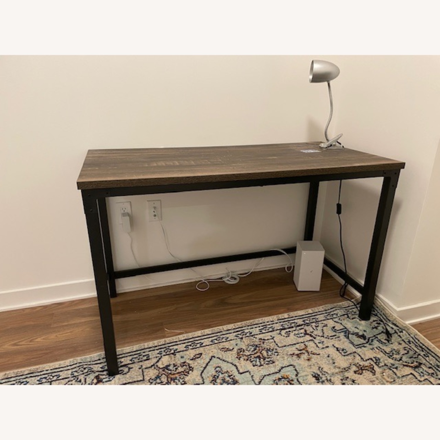 Desk Chair and Desk - image-2