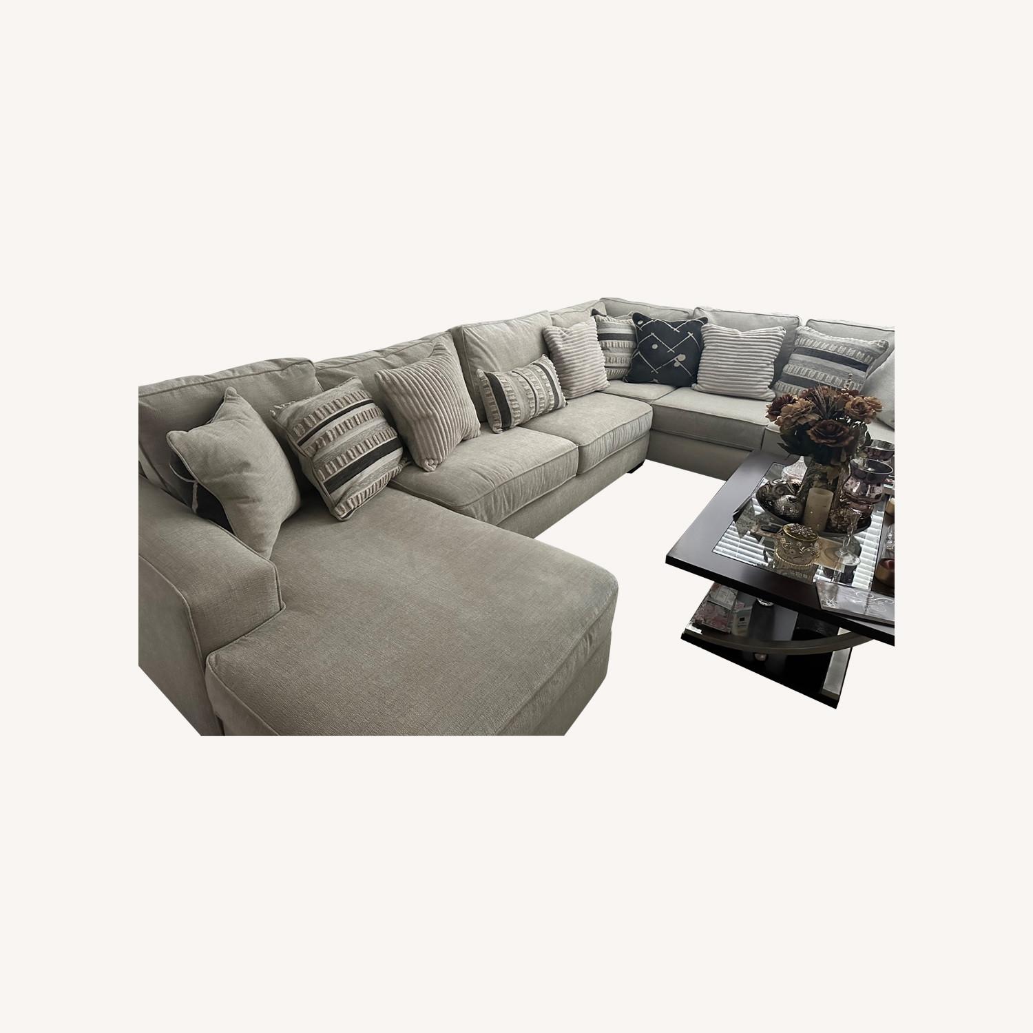 Aberlin Court 3 Pc Left Arm Chaise Sectional - image-8