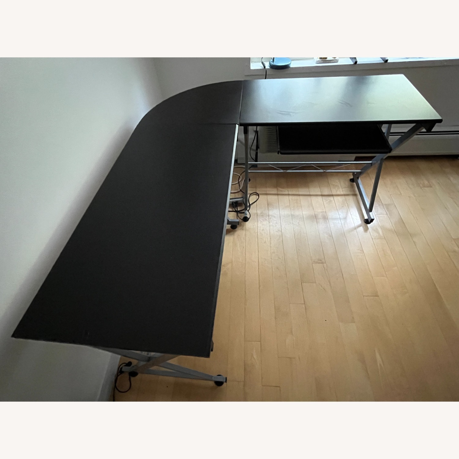 L-shaped Desk Table W Pull-Out Keyboard Tray - image-3