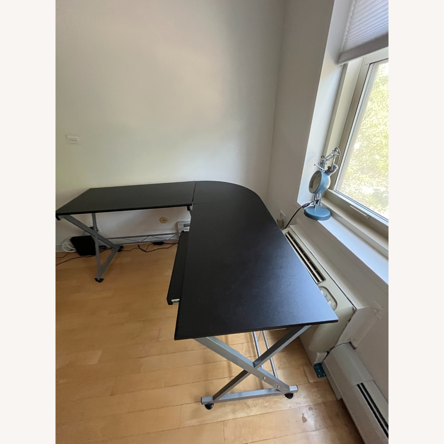 L-shaped Desk Table W Pull-Out Keyboard Tray - image-4