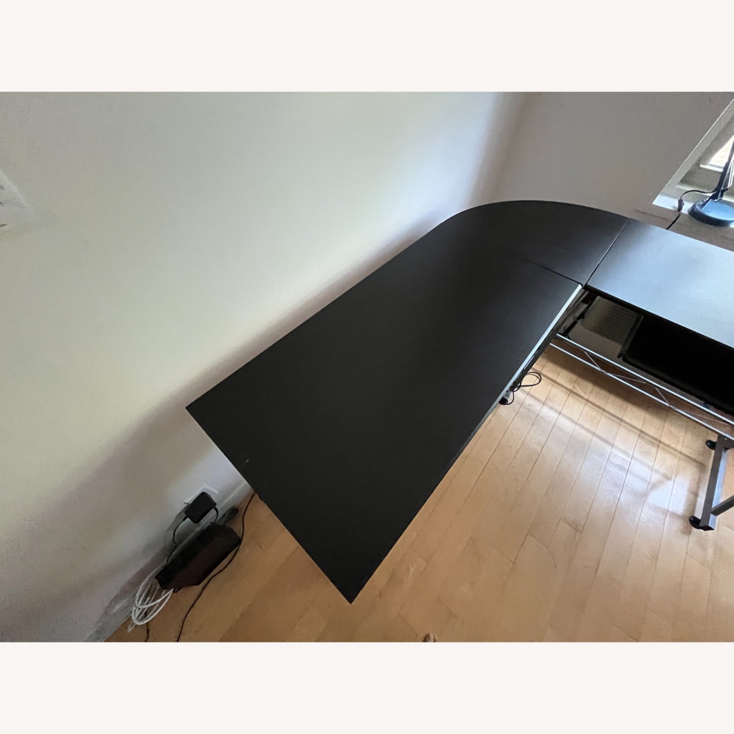 L-shaped Desk Table W Pull-Out Keyboard Tray - image-2