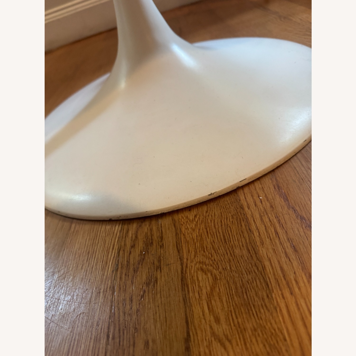 Knoll Saarinen White Tulip Dining Table 47" - image-4