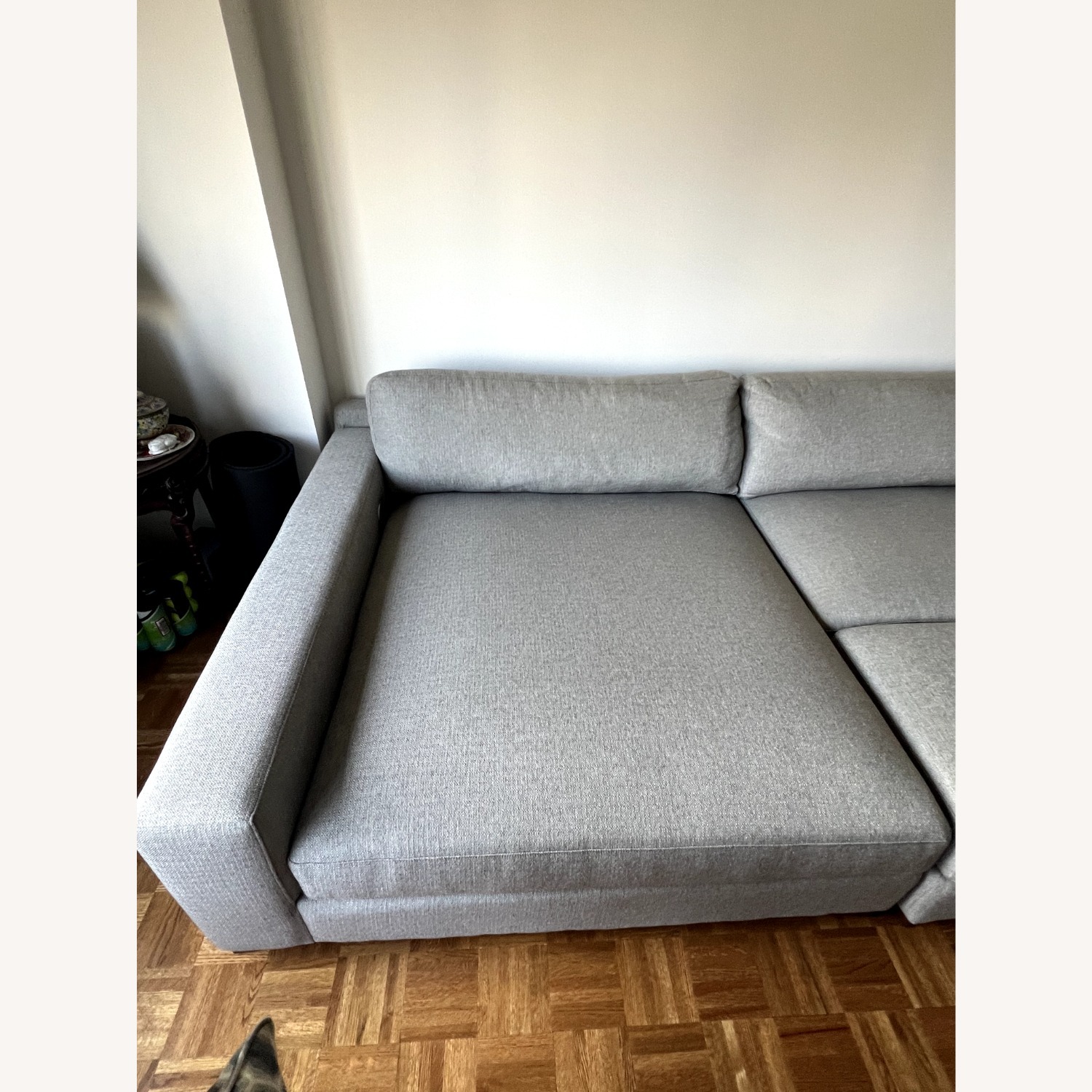 Hendley Fabric Sectional with Ottoman - image-8