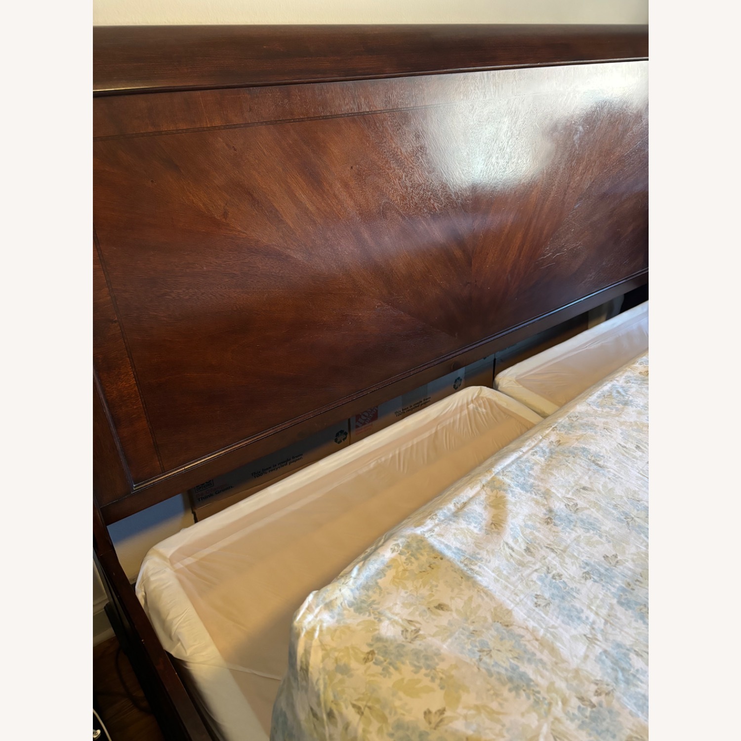 Raymour & Flanigan King Sleigh Bed - image-11