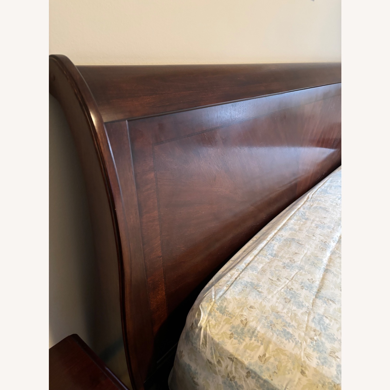 Raymour & Flanigan King Sleigh Bed - image-3