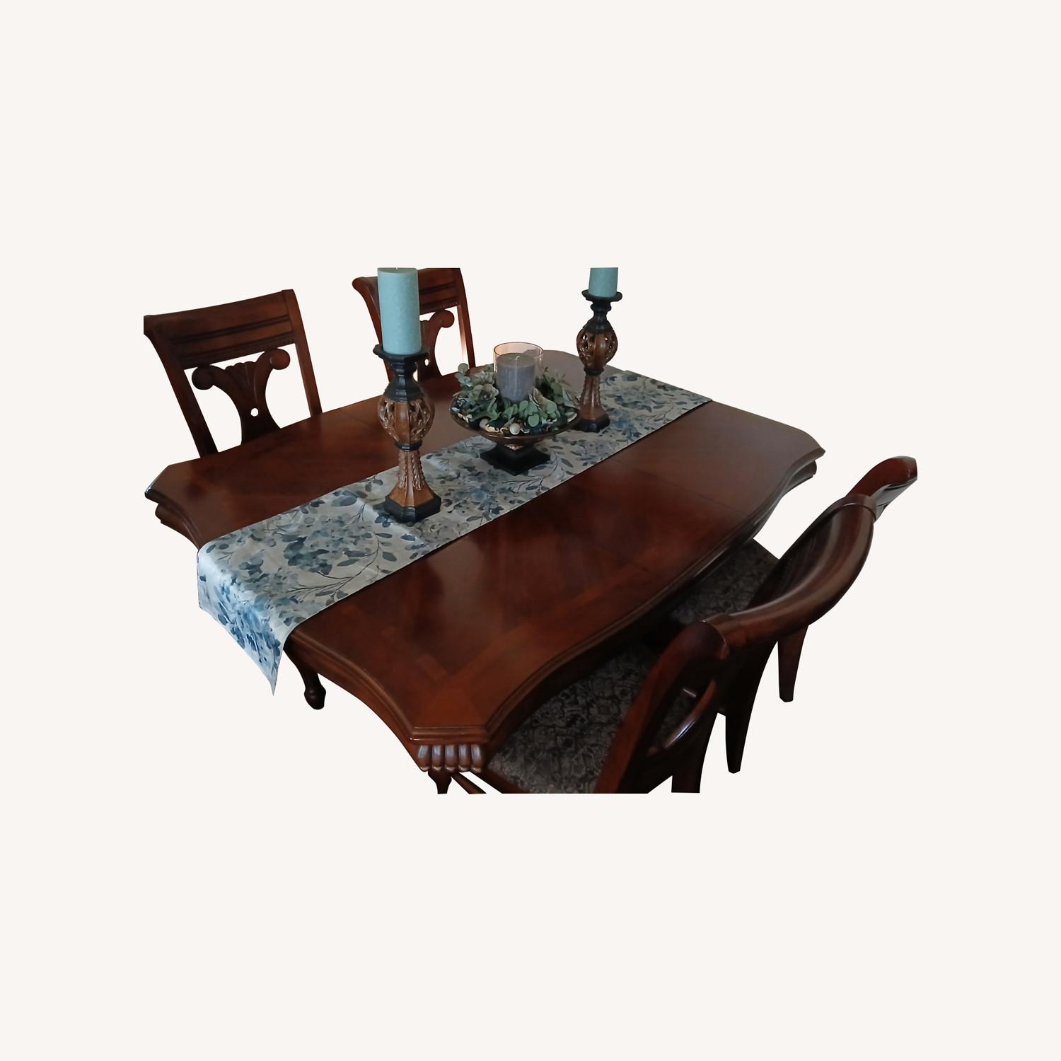 Dining Table and 4 Chairs - image-0