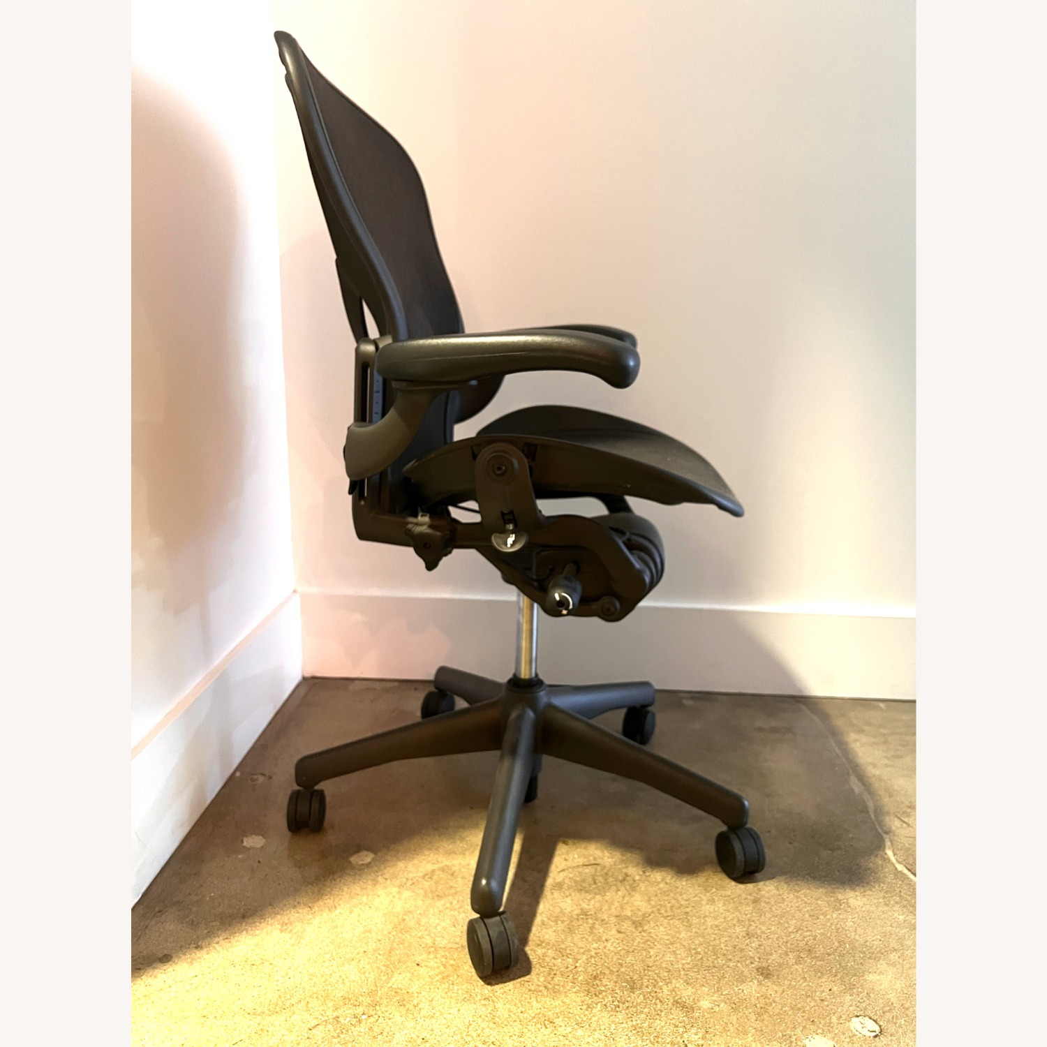 Herman Miller Aeron Size B Office Chair - image-3