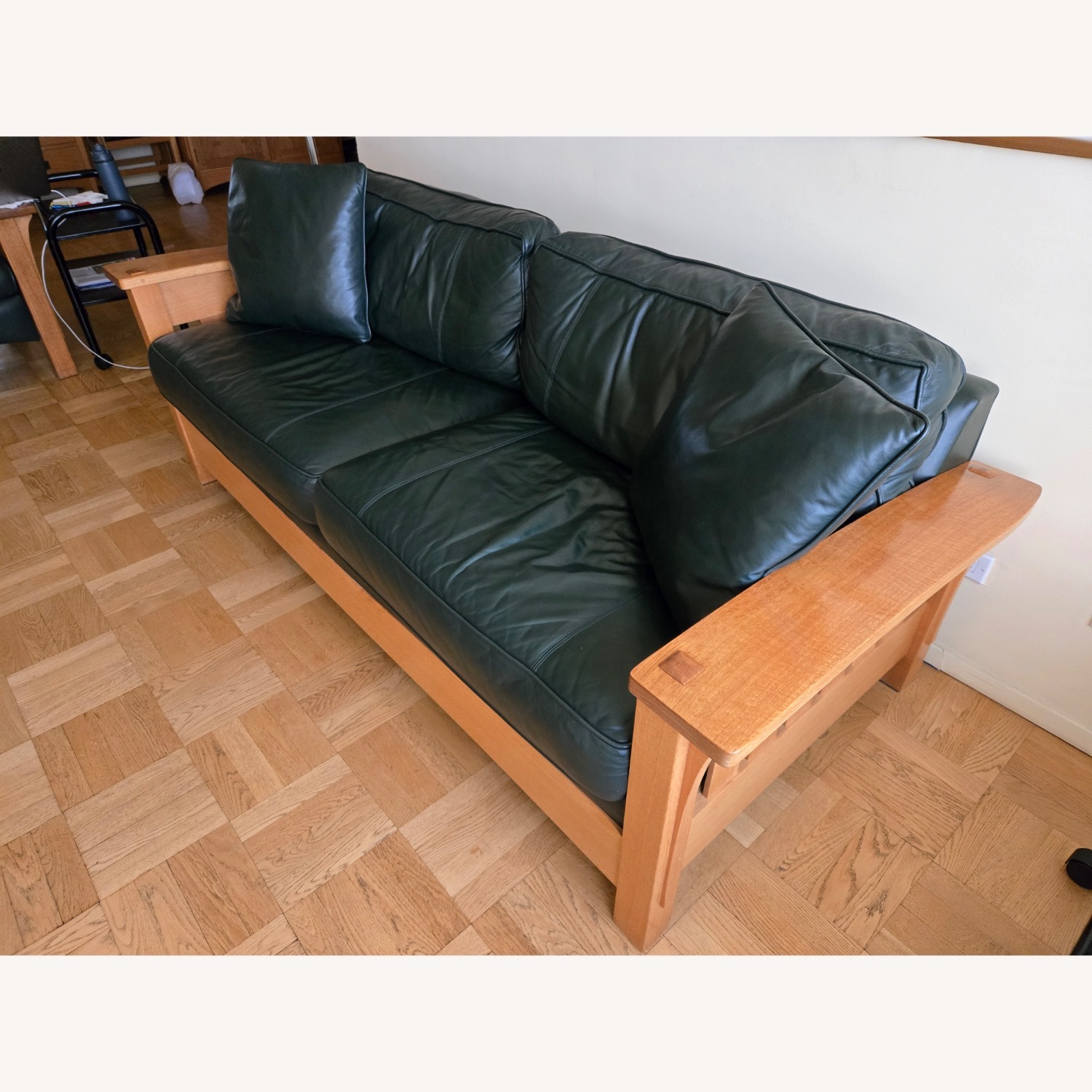 Stickley Audi Mission Sofa - image-2
