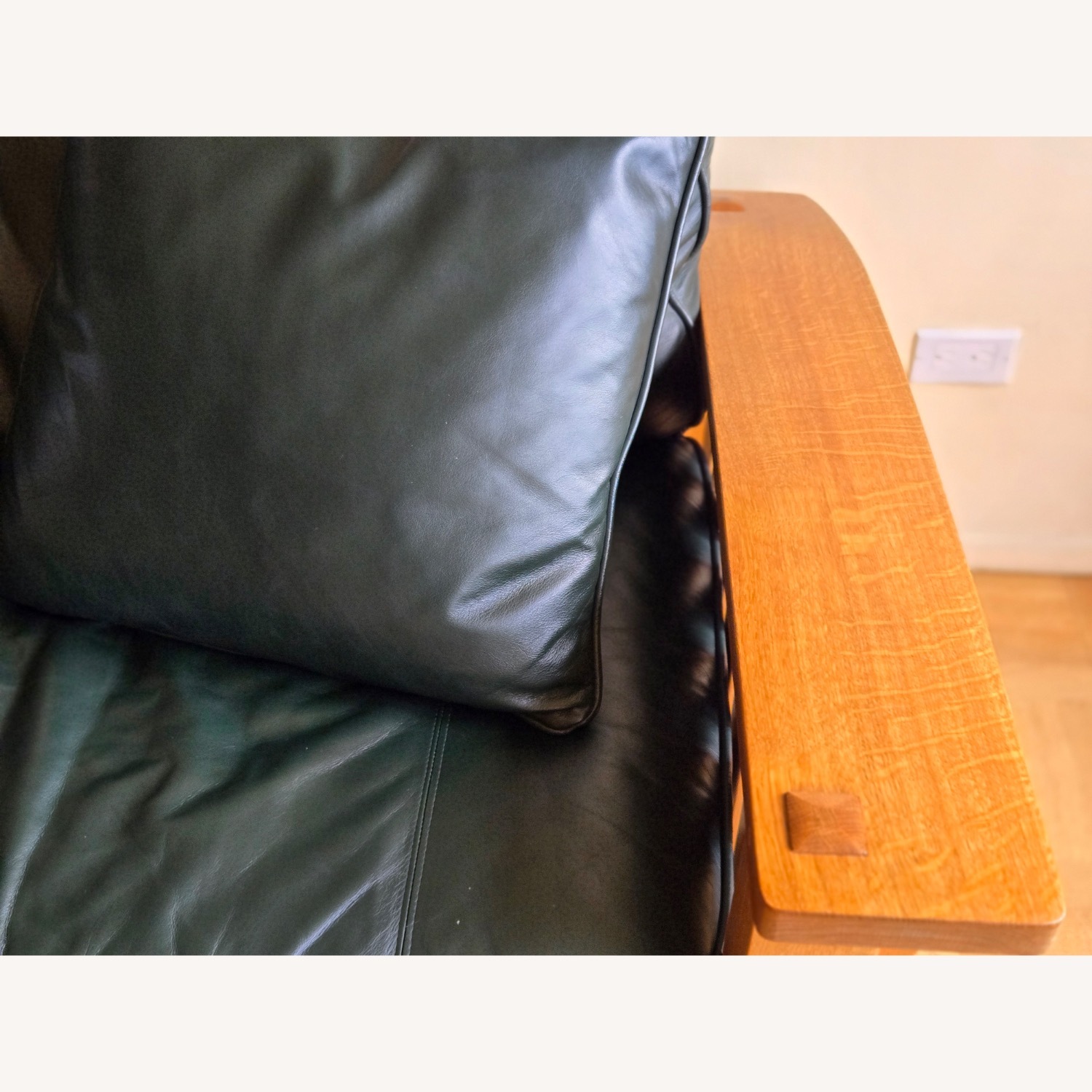Stickley Audi Mission Sofa - image-4