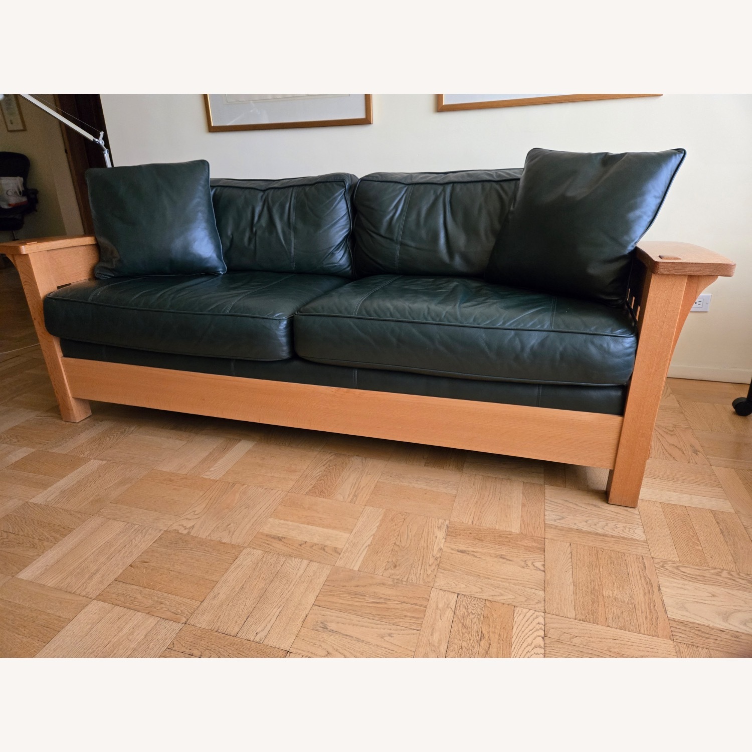 Stickley Audi Mission Sofa - image-1