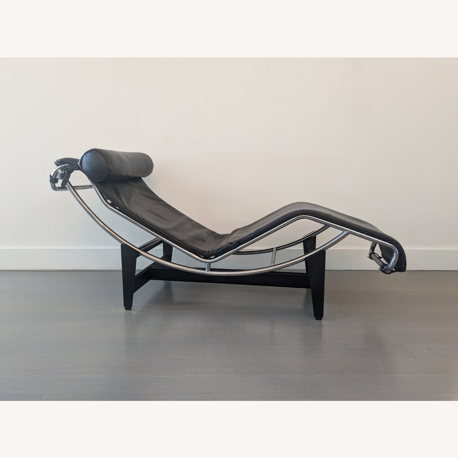 Le Corbusier LC4 Black Lounge Chair (Cassina) - image-1