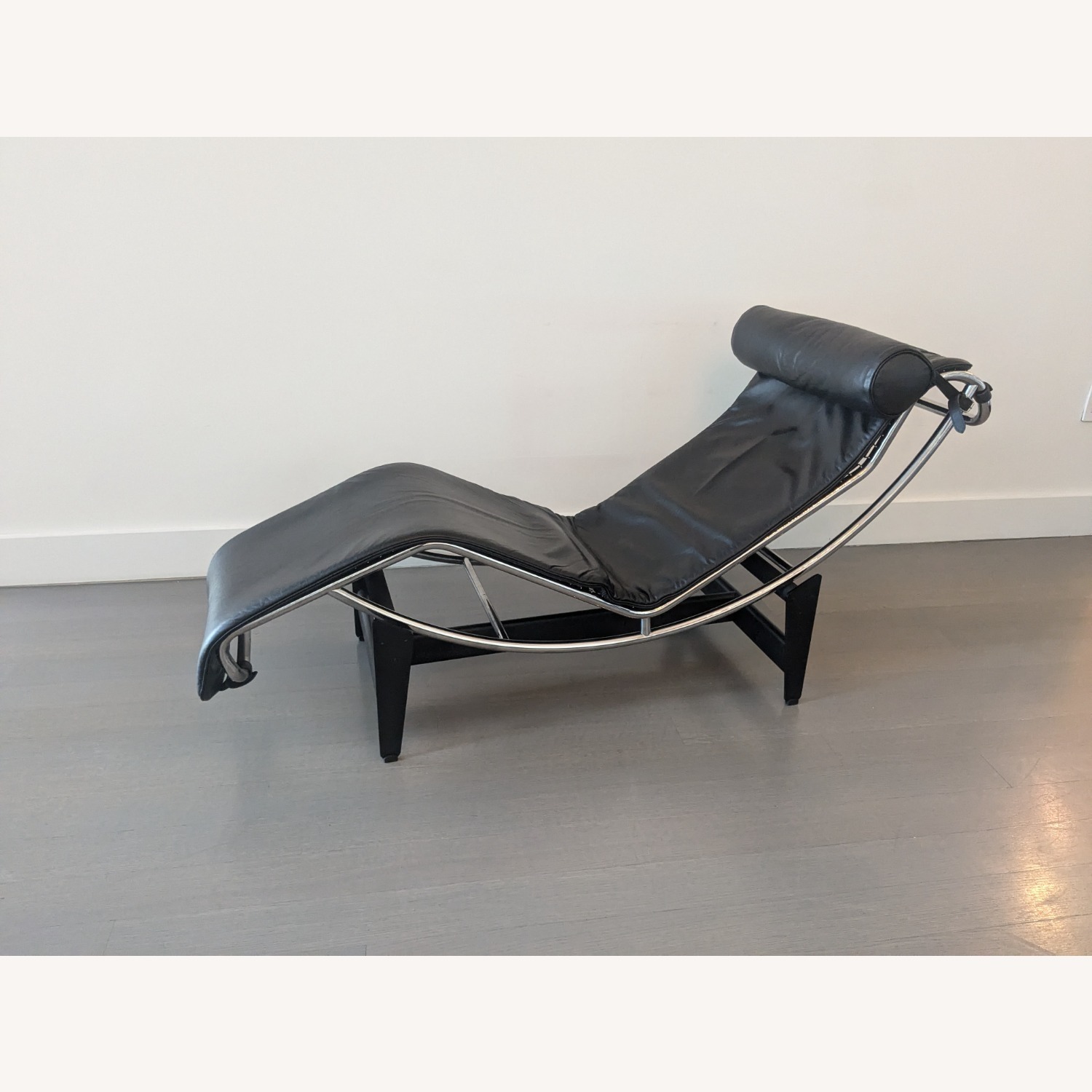 Le Corbusier LC4 Black Lounge Chair (Cassina) - image-2