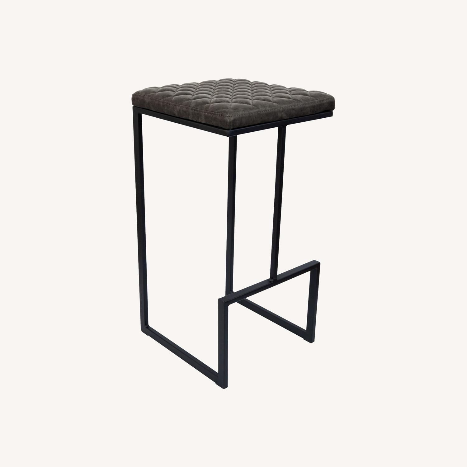 LeisureMod Quincy Grey Leather Bar Stool in Metal - image-15