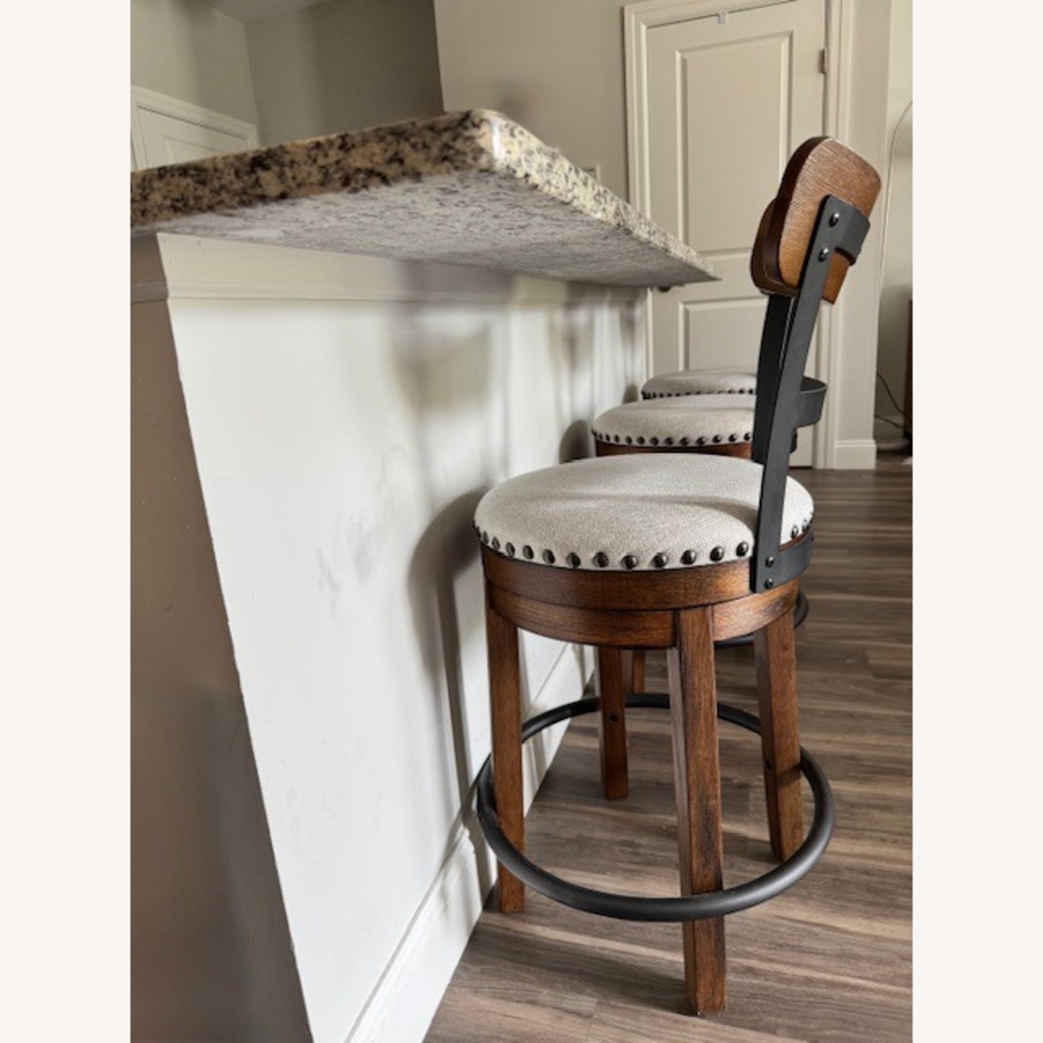 Valebeck Set of 3 Comfortable Bar Stools - image-3