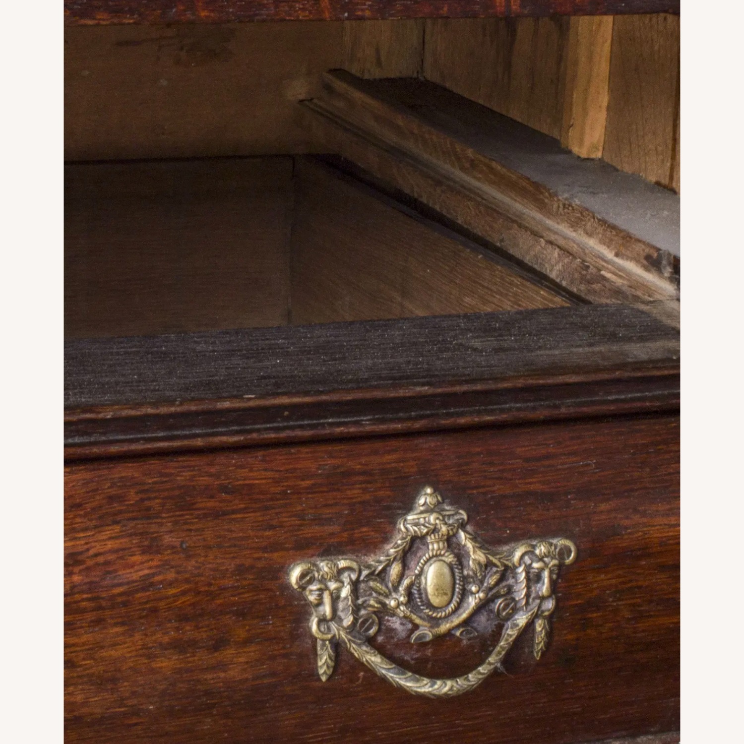18th Century Dutch Serpentine Chest of Drawers - image-4