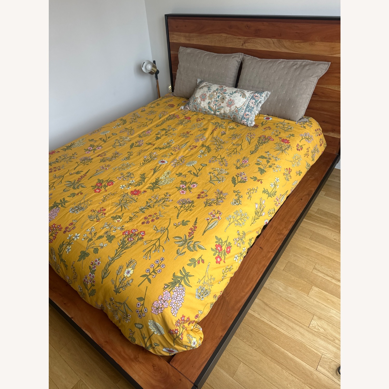 Modani Queen Bed - image-3