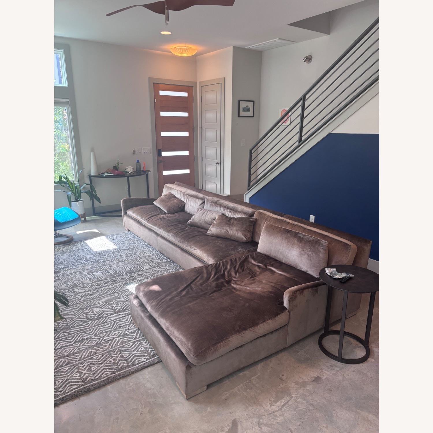 Verellen Chaise Sectional - image-1