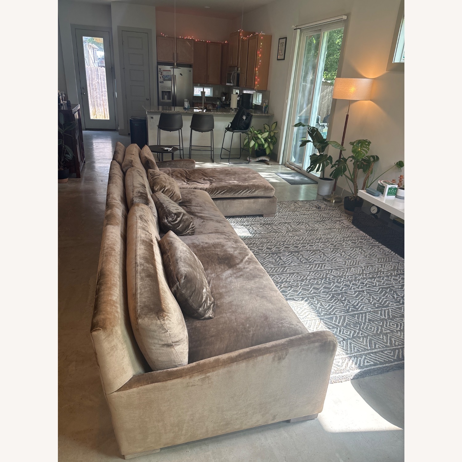 Verellen Chaise Sectional - image-3