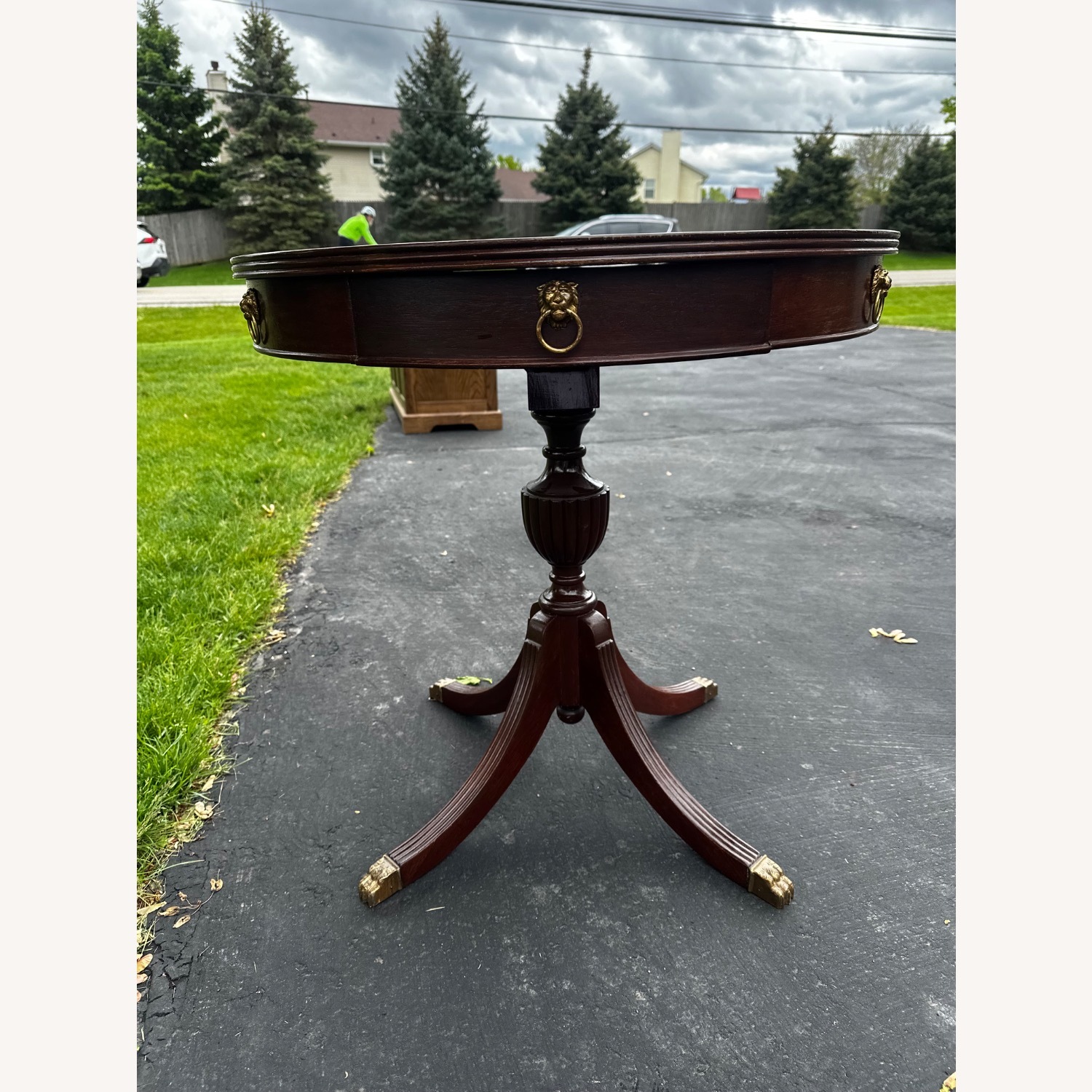 Mahagony Company Round Table - image-6