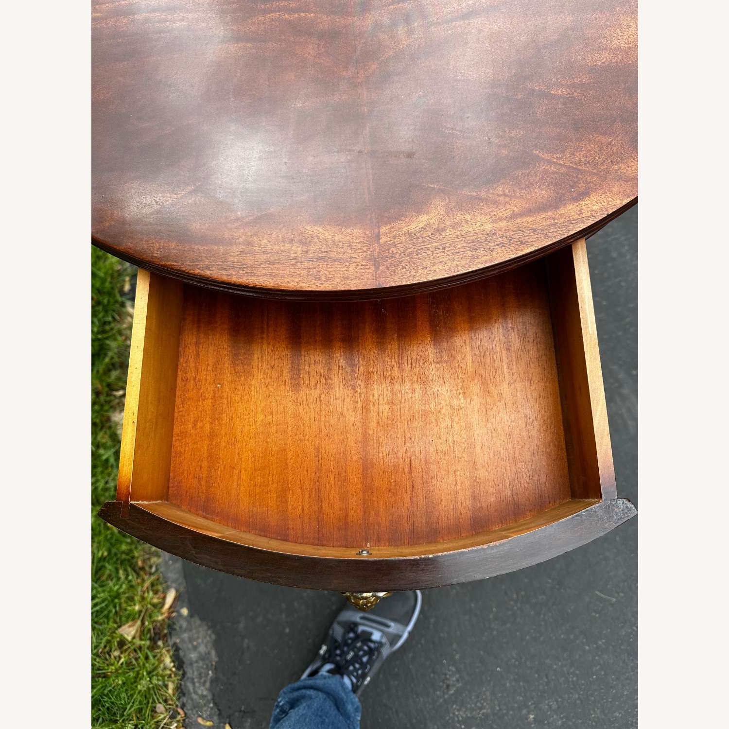 Mahagony Company Round Table - image-4