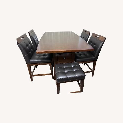 Used Raymour & Flanigan Table for sale on AptDeco