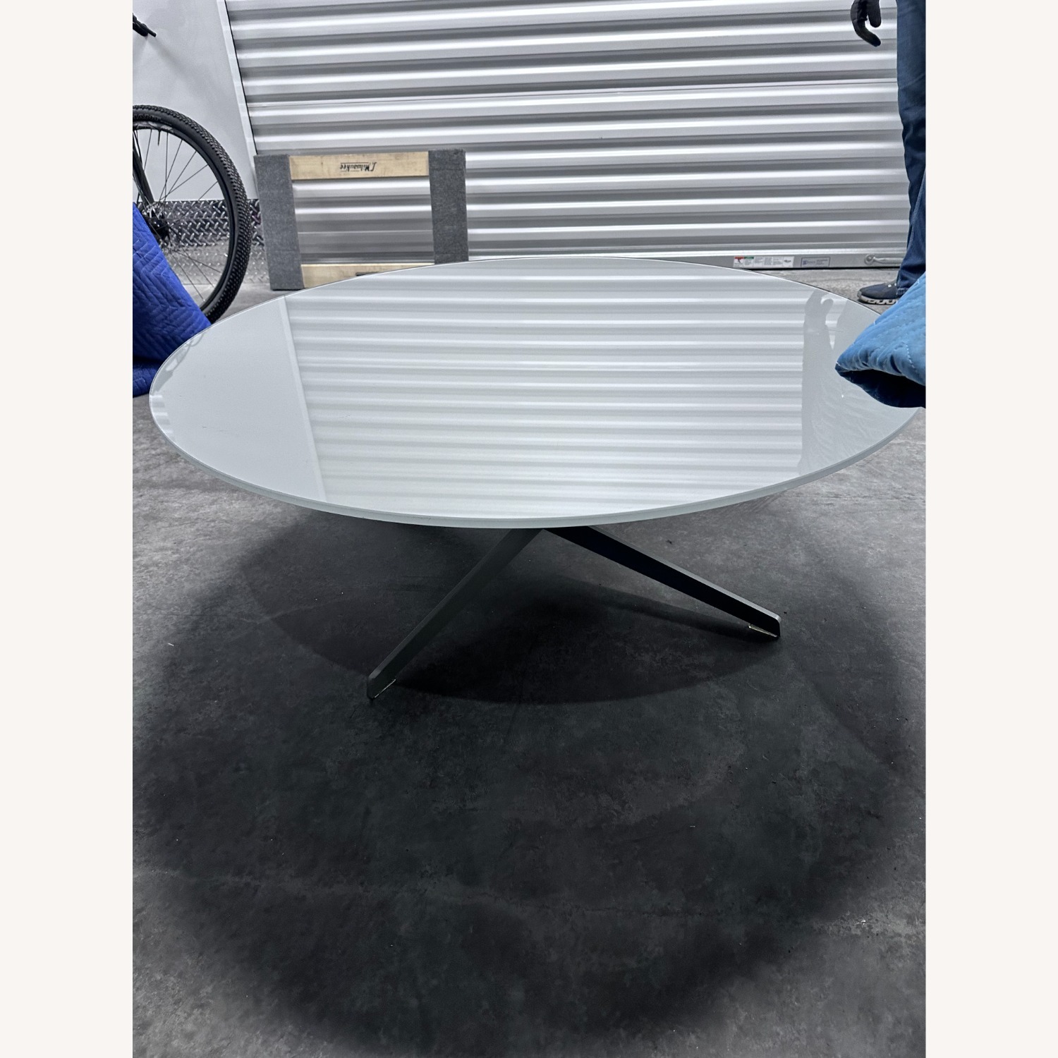 Fritz Hansen A223 Circular Coffee Table - image-5