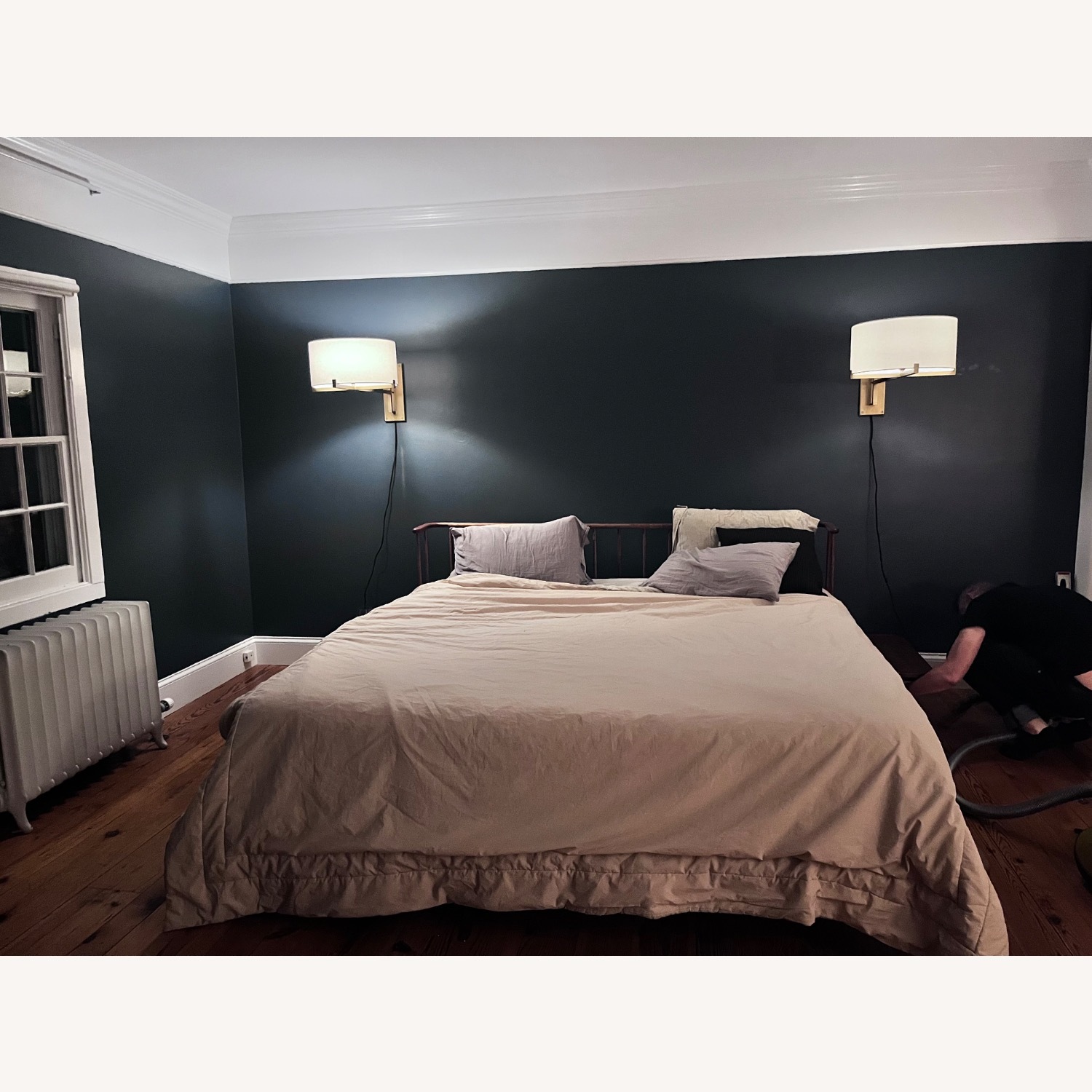 District 8 King Platform Bed - image-5