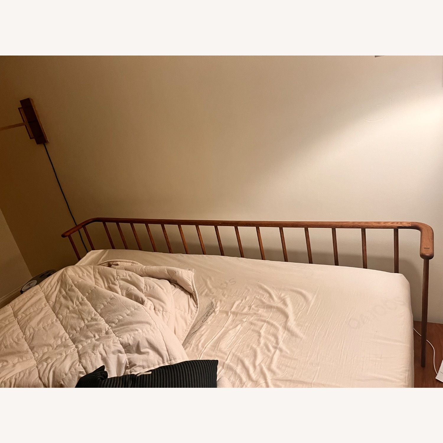 District 8 King Platform Bed - image-4