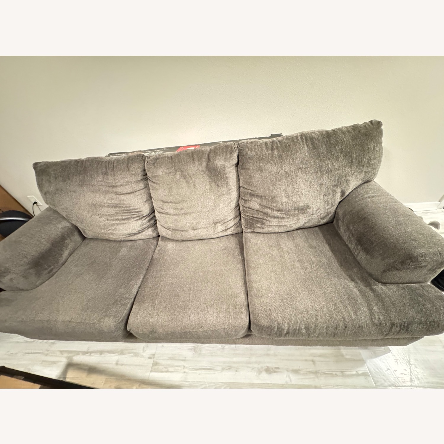 Stonemeade 3 Seater Couch - image-3