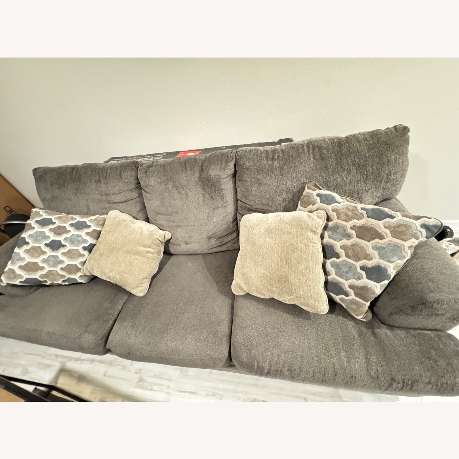 Stonemeade 3 Seater Couch - image-6