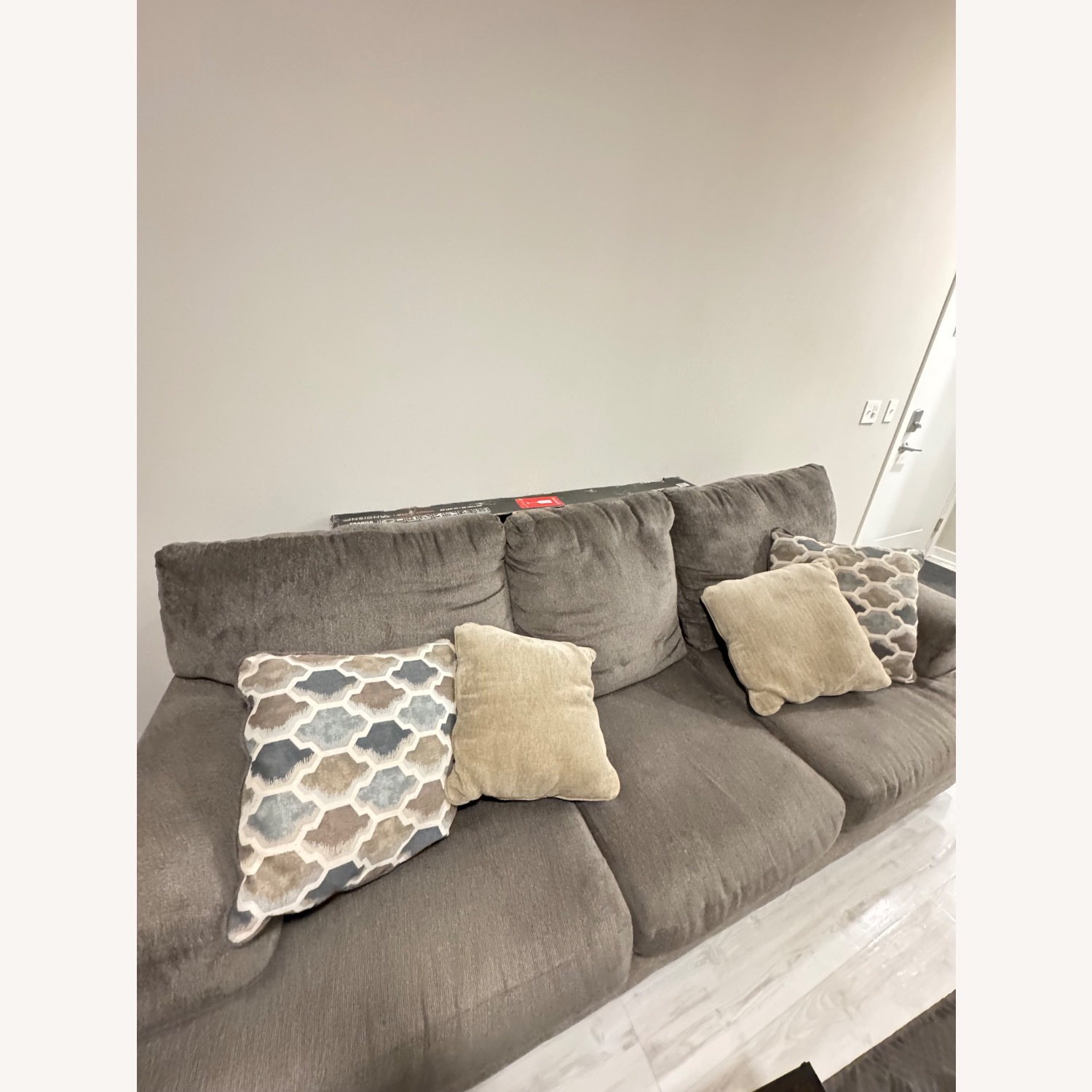 Stonemeade 3 Seater Couch - image-5