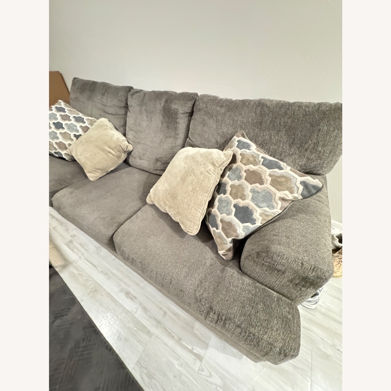 Stonemeade 3 Seater Couch - image-1