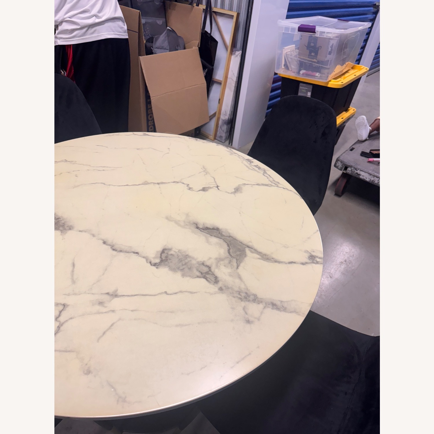 Kinslee Round Dinning Table W Chairs - image-2