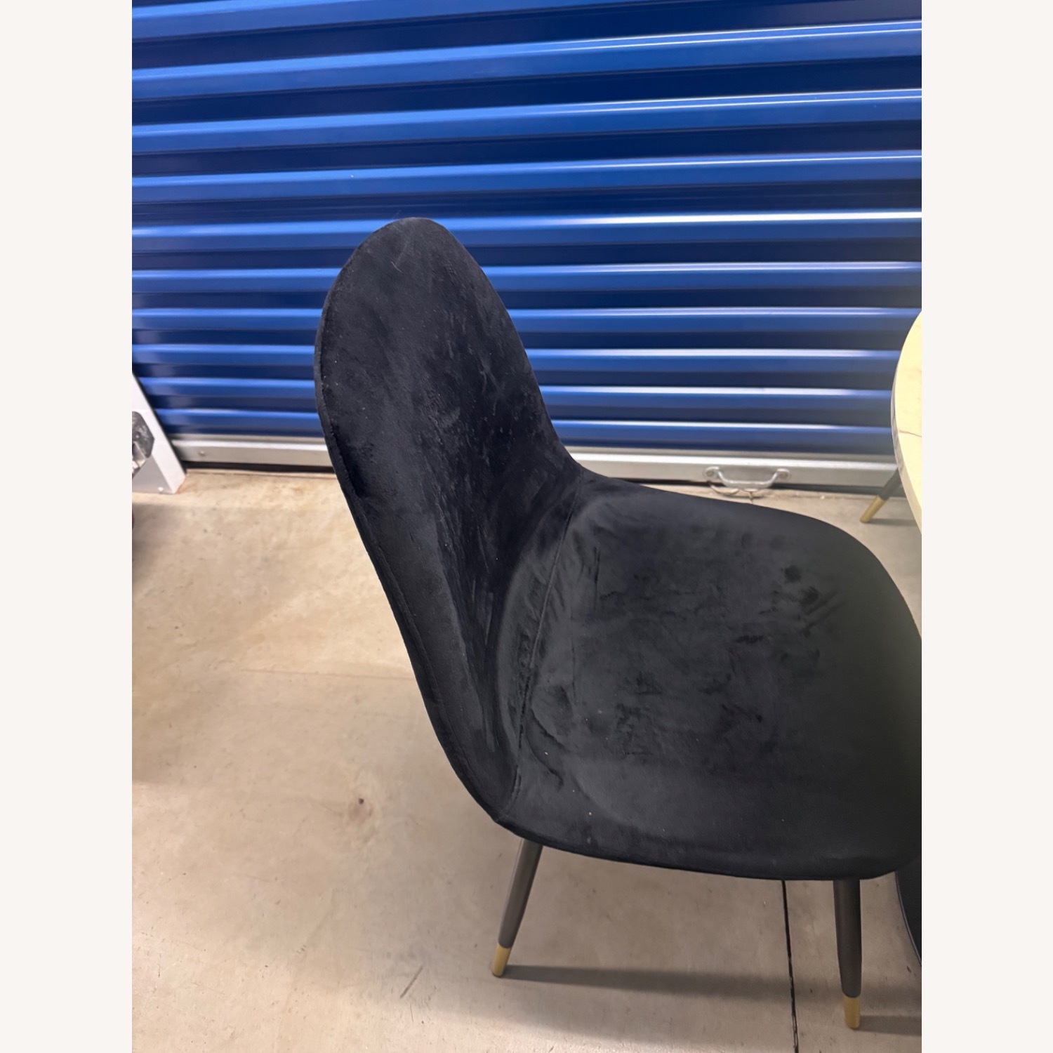 Kinslee Round Dinning Table W Chairs - image-5