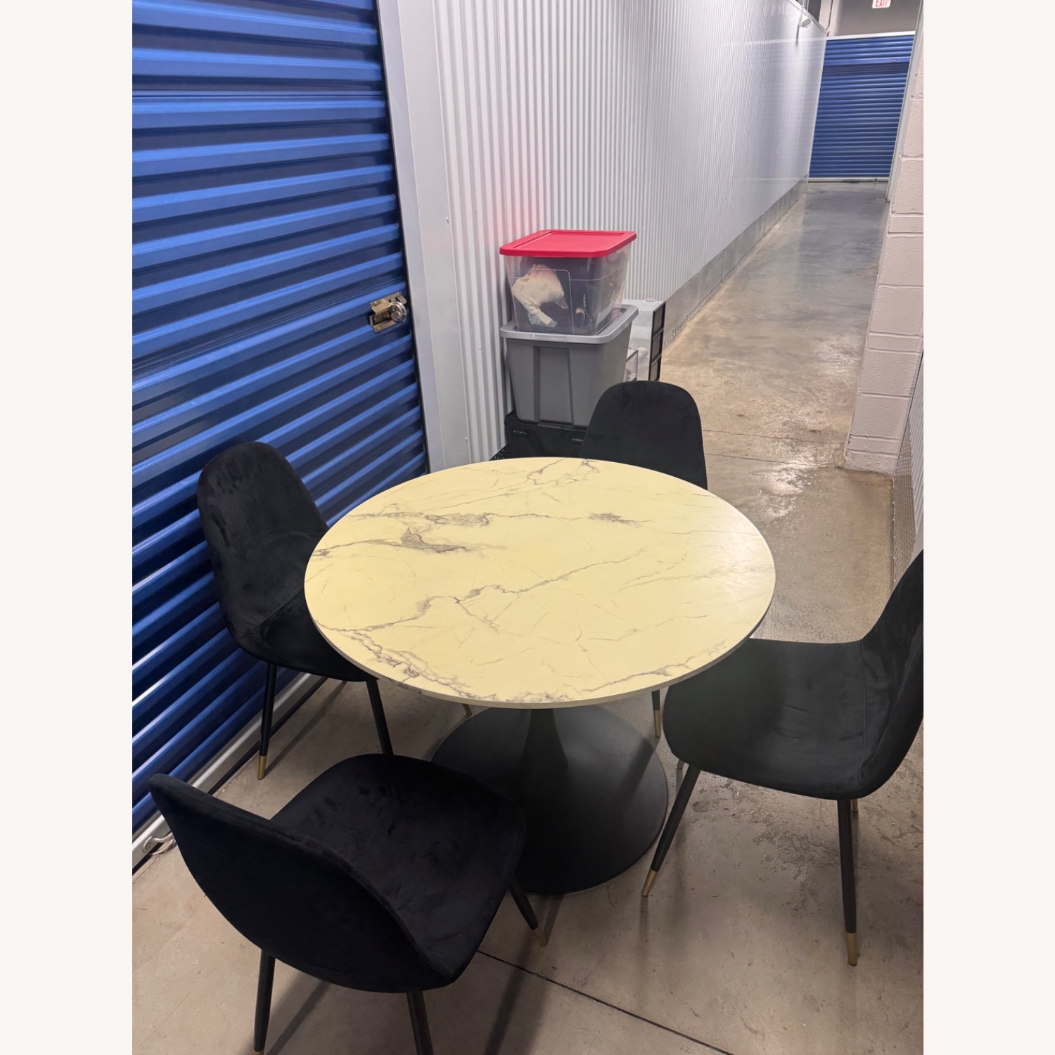 Kinslee Round Dinning Table W Chairs - image-6