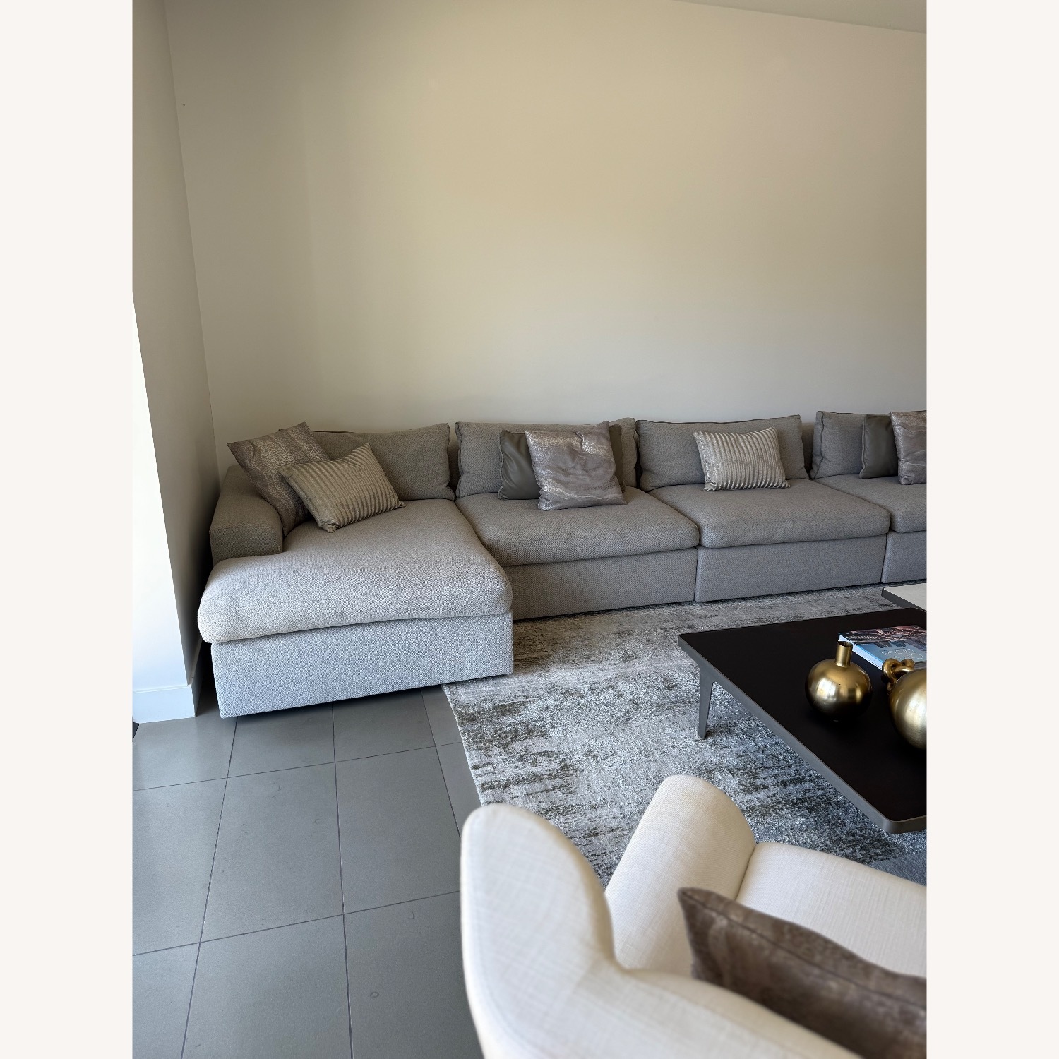 Spacious & Stylish 10-Seater Sofa - image-6