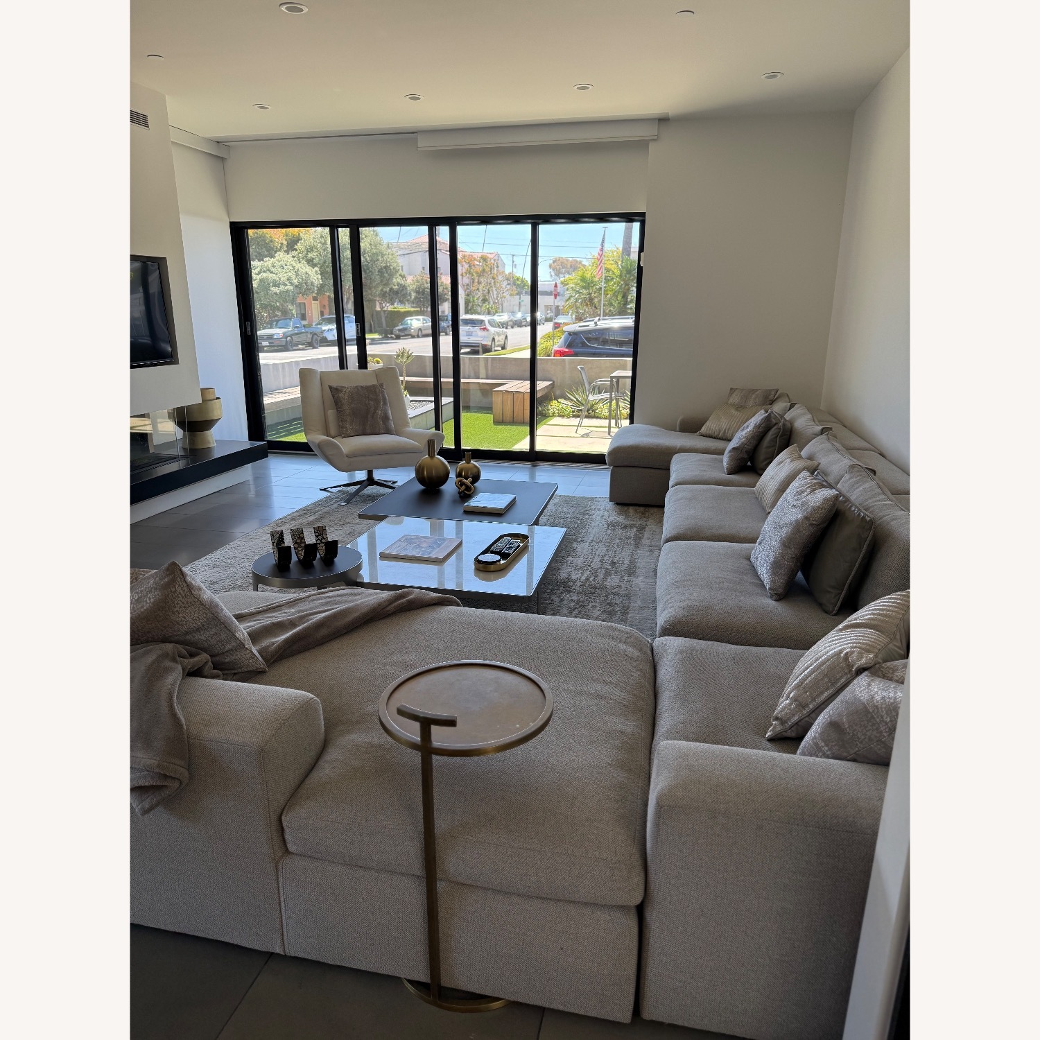 Spacious & Stylish 10-Seater Sofa - image-2