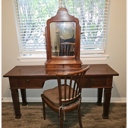Used Ladies Dressing Table-Malaysia for sale on AptDeco