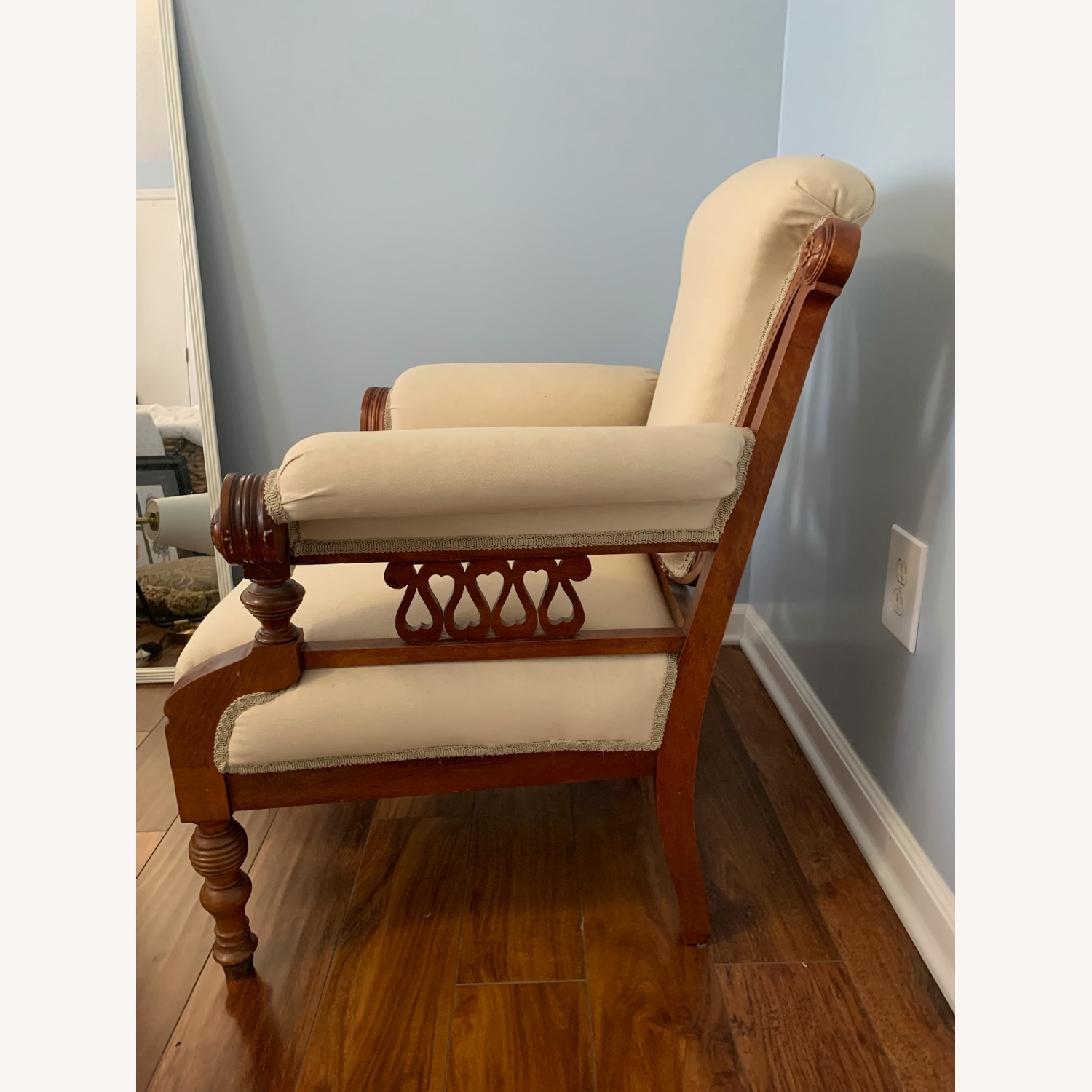 Vintage Chair - image-2