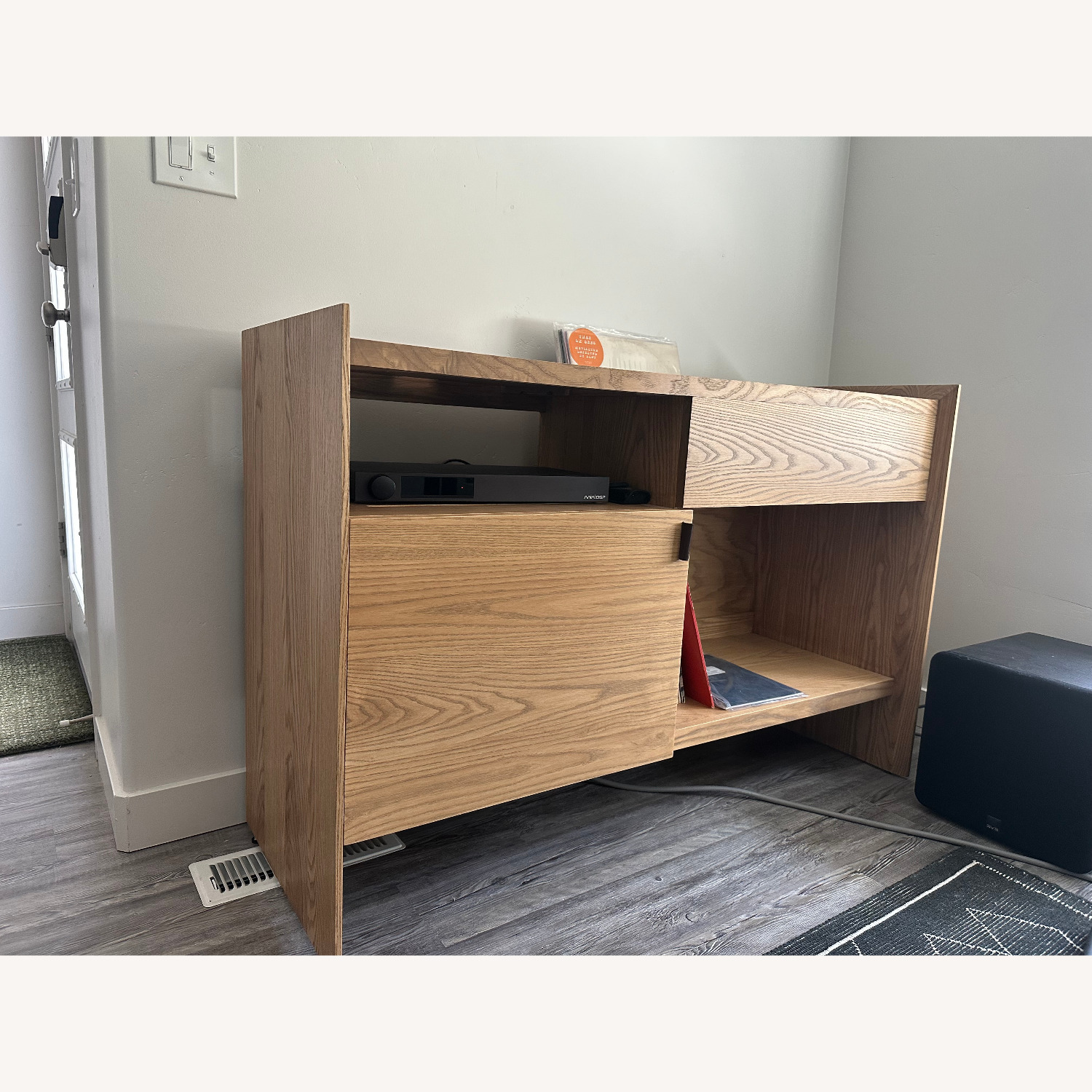 Record Player Stand by Symbol Audio - image-2