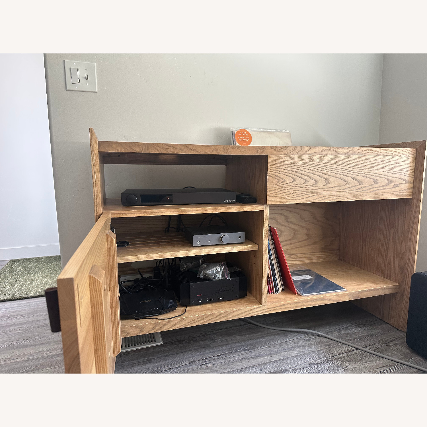 Record Player Stand by Symbol Audio - image-3