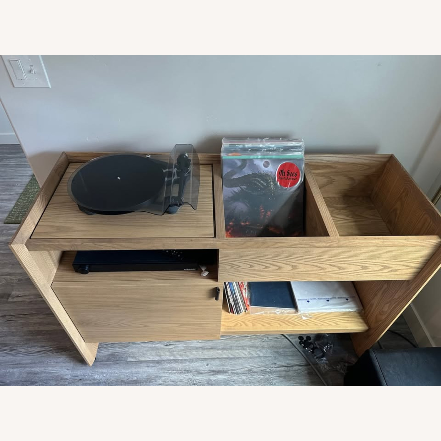 Record Player Stand by Symbol Audio - image-4