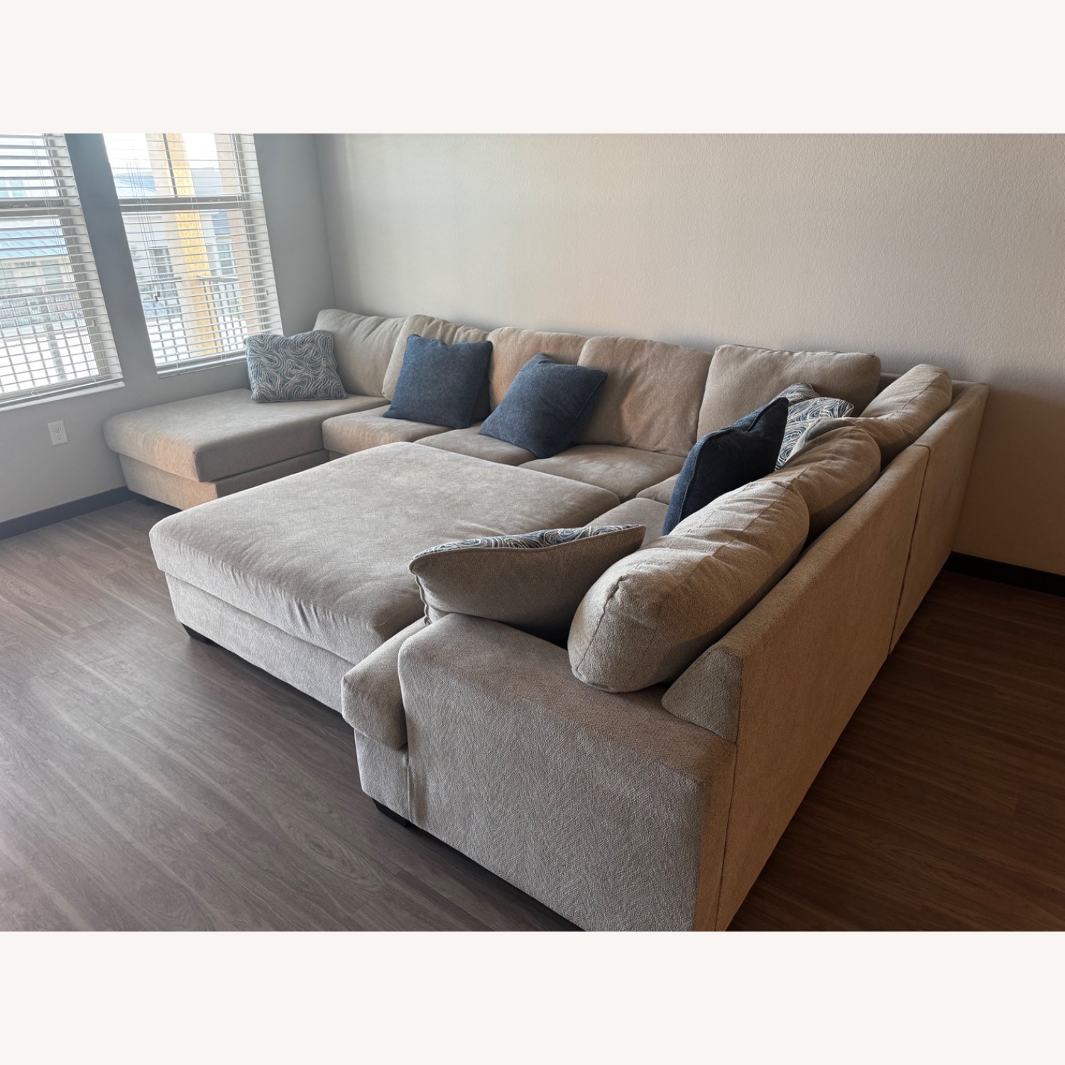 Cuddle Plush 6-piece Sectional With Chaise - image-6