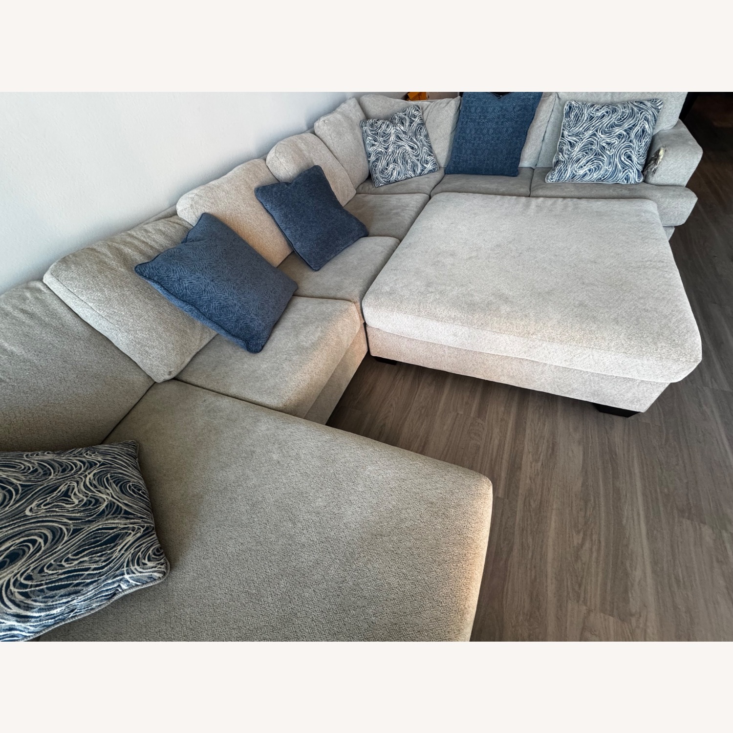 Cuddle Plush 6-piece Sectional With Chaise - image-10