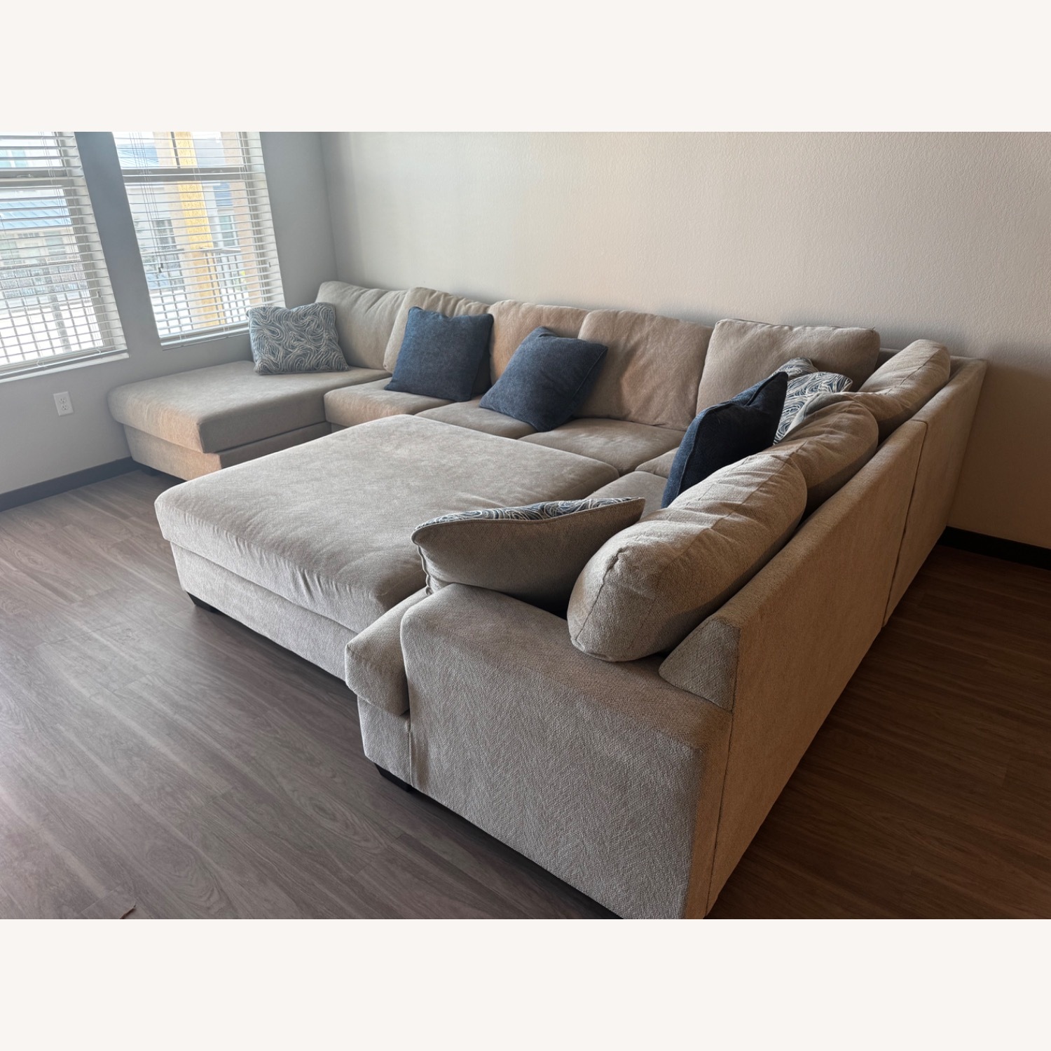 Cuddle Plush 6-piece Sectional With Chaise - image-5