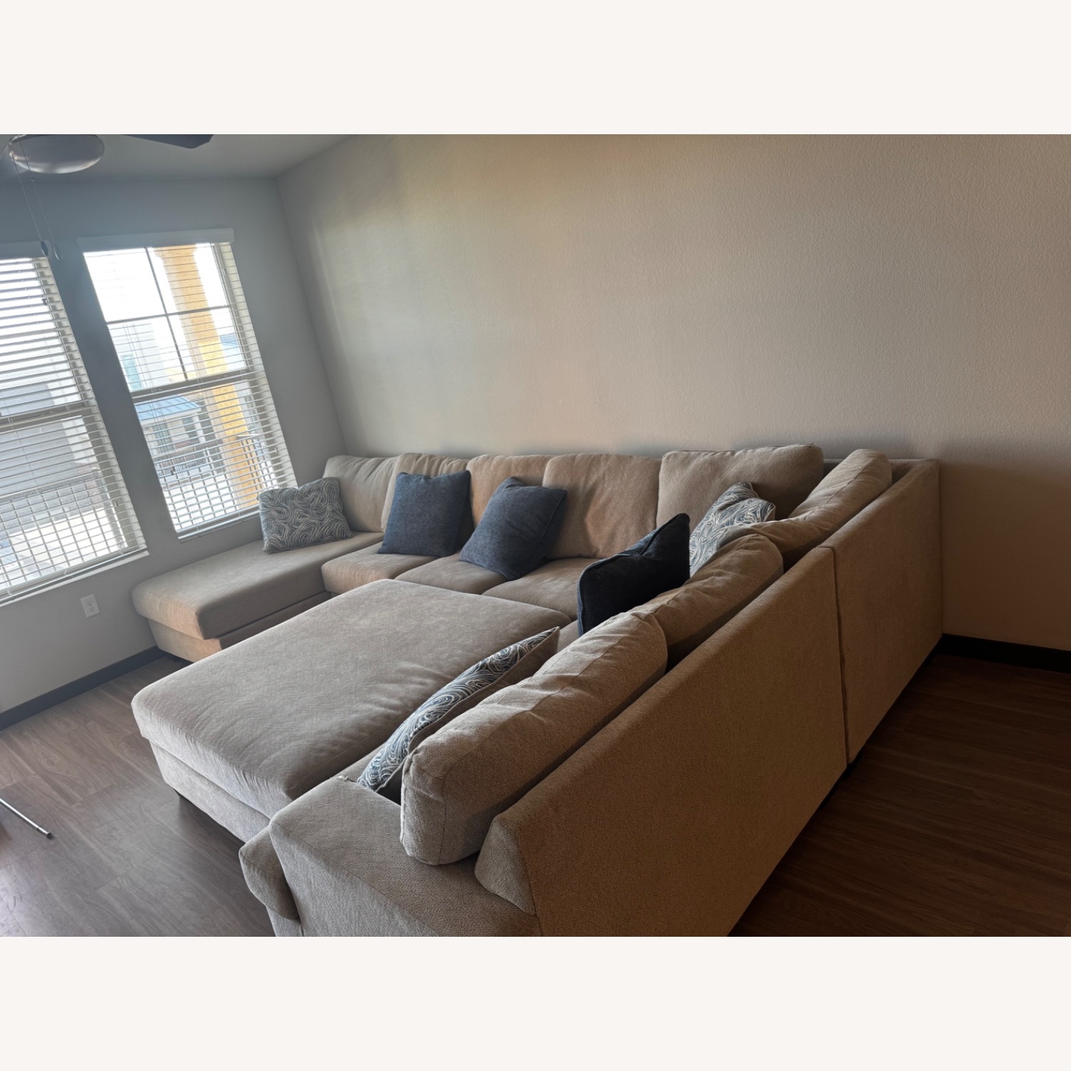 Cuddle Plush 6-piece Sectional With Chaise - image-16