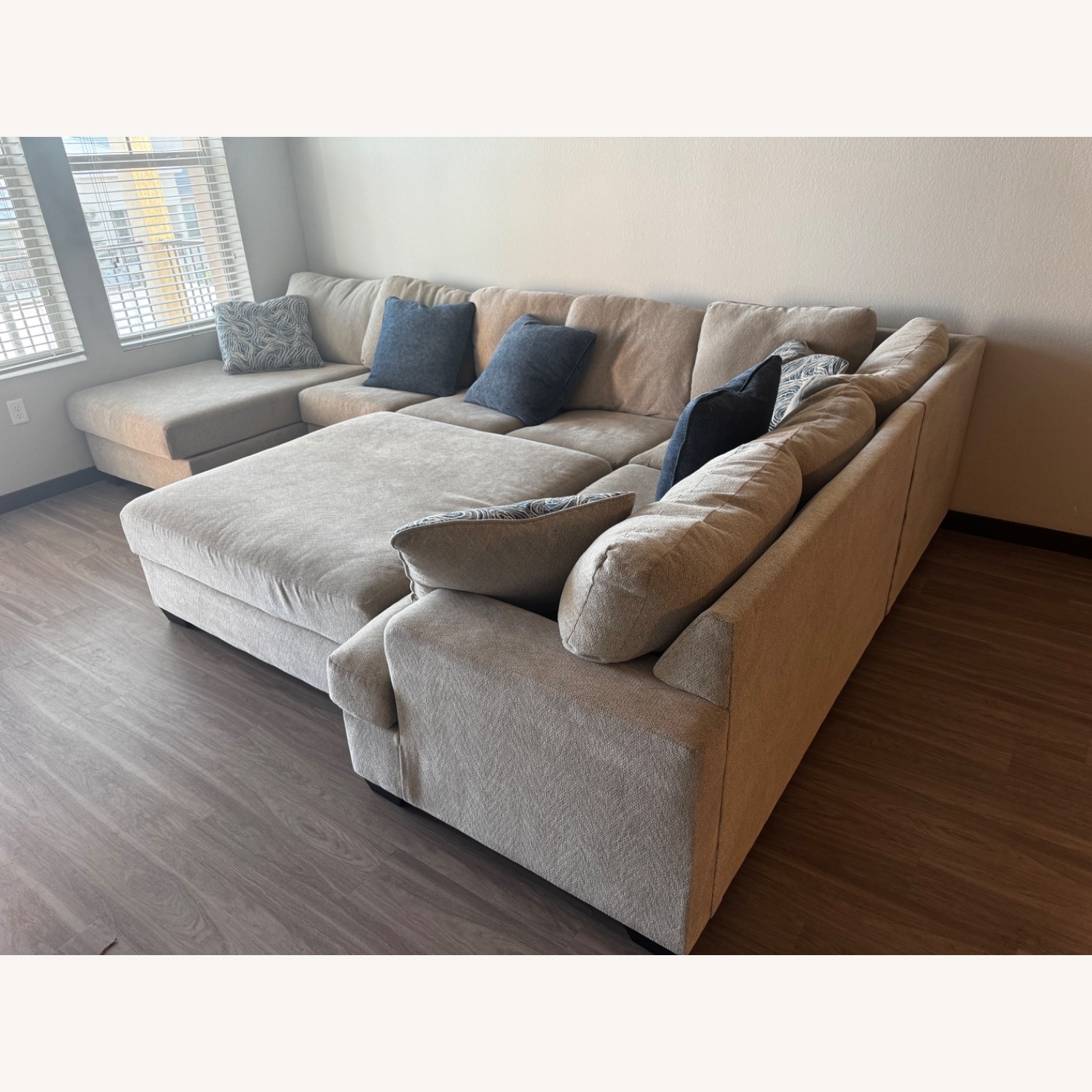 Cuddle Plush 6-piece Sectional With Chaise - image-2