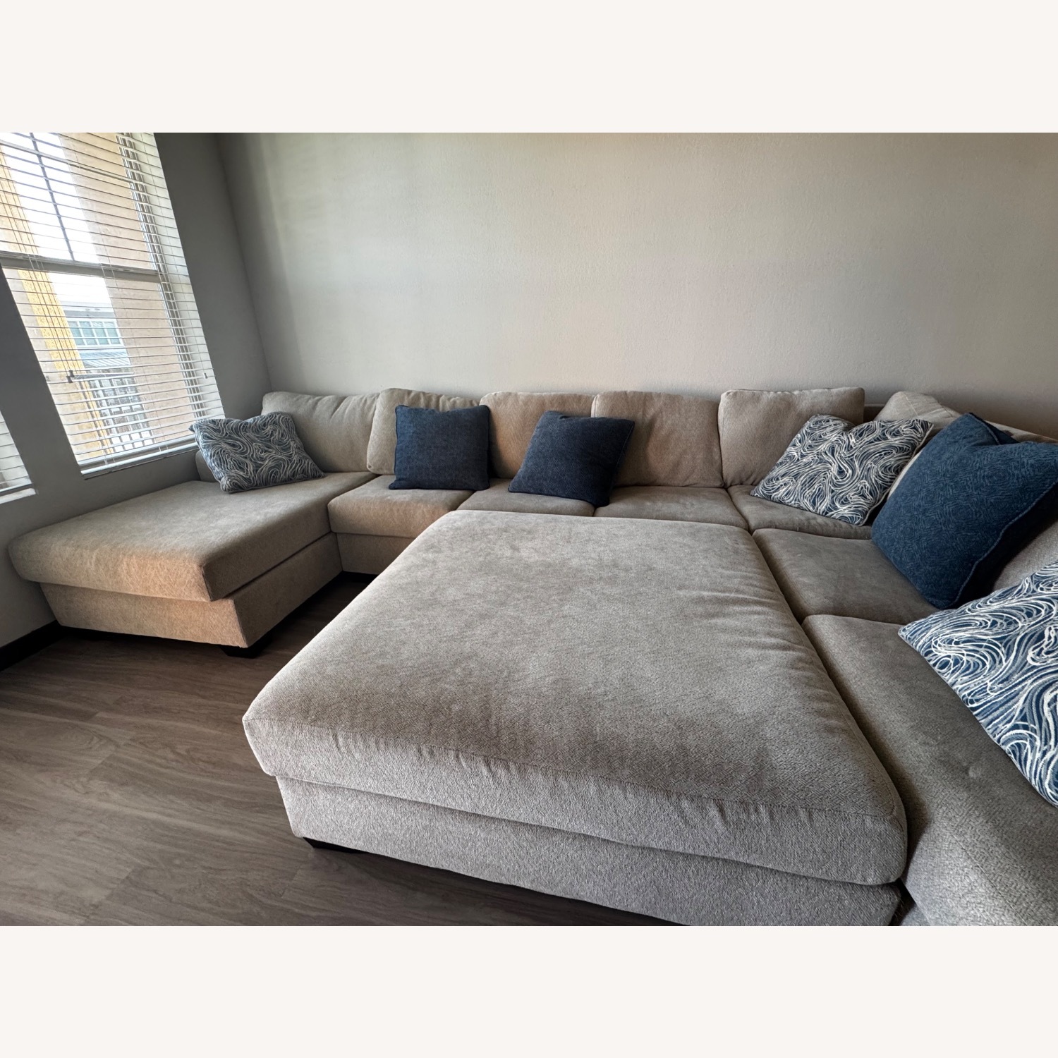 Cuddle Plush 6-piece Sectional With Chaise - image-3