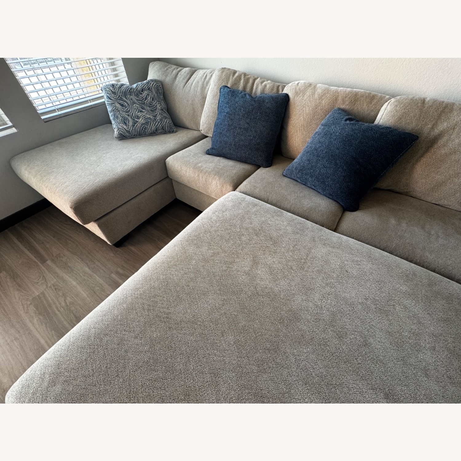 Cuddle Plush 6-piece Sectional With Chaise - image-9